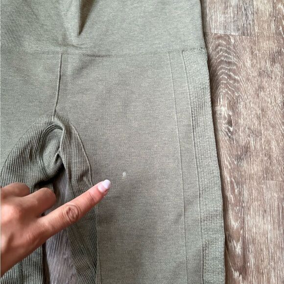 Lululemon Ebb To Street Pant
Heathered Fatigue Green - Picture 6 of 10